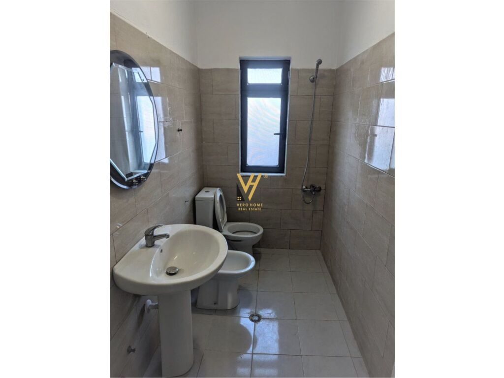 Jepet Zyre me qera te 21 Dhjetori 70 m2 2