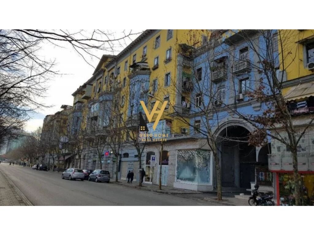 Shitet ambjent komercial te Blloku 91 m2