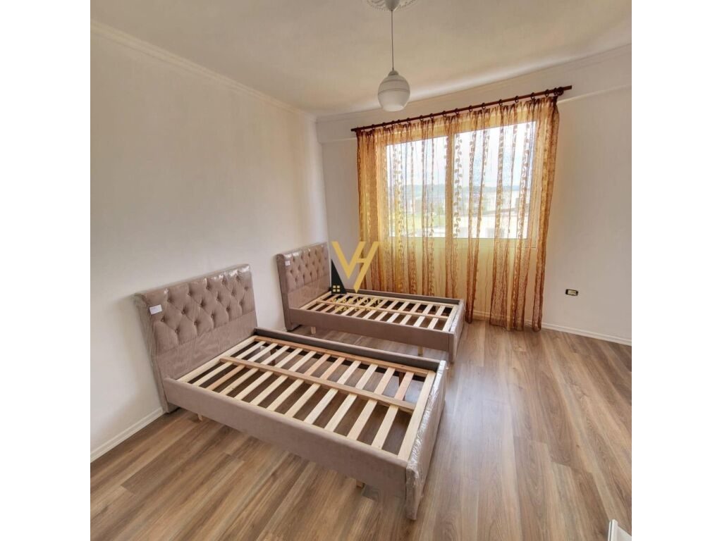 Shitet Apartament 2+1+2 te Unaza e Re , Pallatet Fratari 100 m2 4