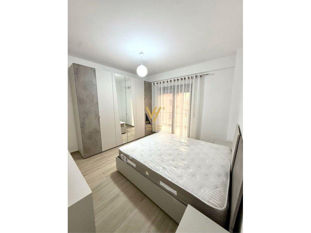 JEPET APARTAMENT 2+1+2+BLK ME QERA TE UNAZA E RE 700 EURO 3