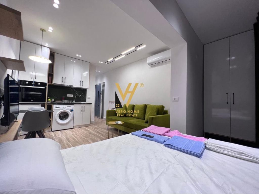 JEPET GARSIONERE 50 M2 ME QERA TE KOMUNA E PARISIT 45.000 LEKE 2