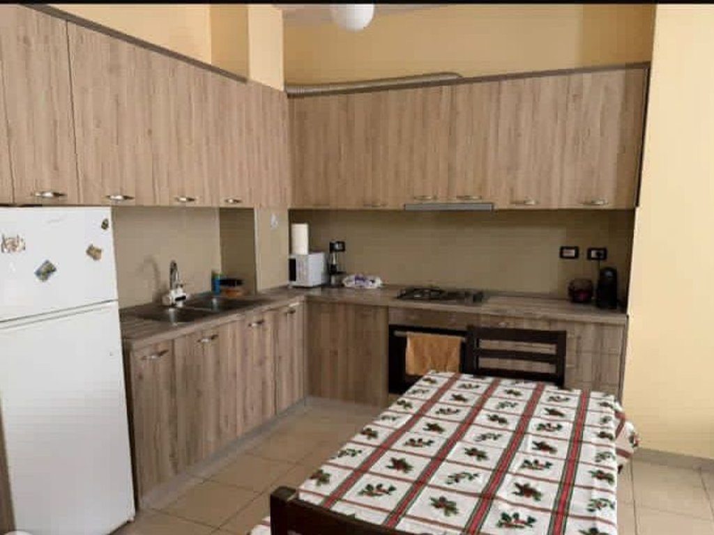 JEPET APARTAMENT 2+1+2+BLK ME QERA TE LIQENI I THATE 55.000 LEKE 2