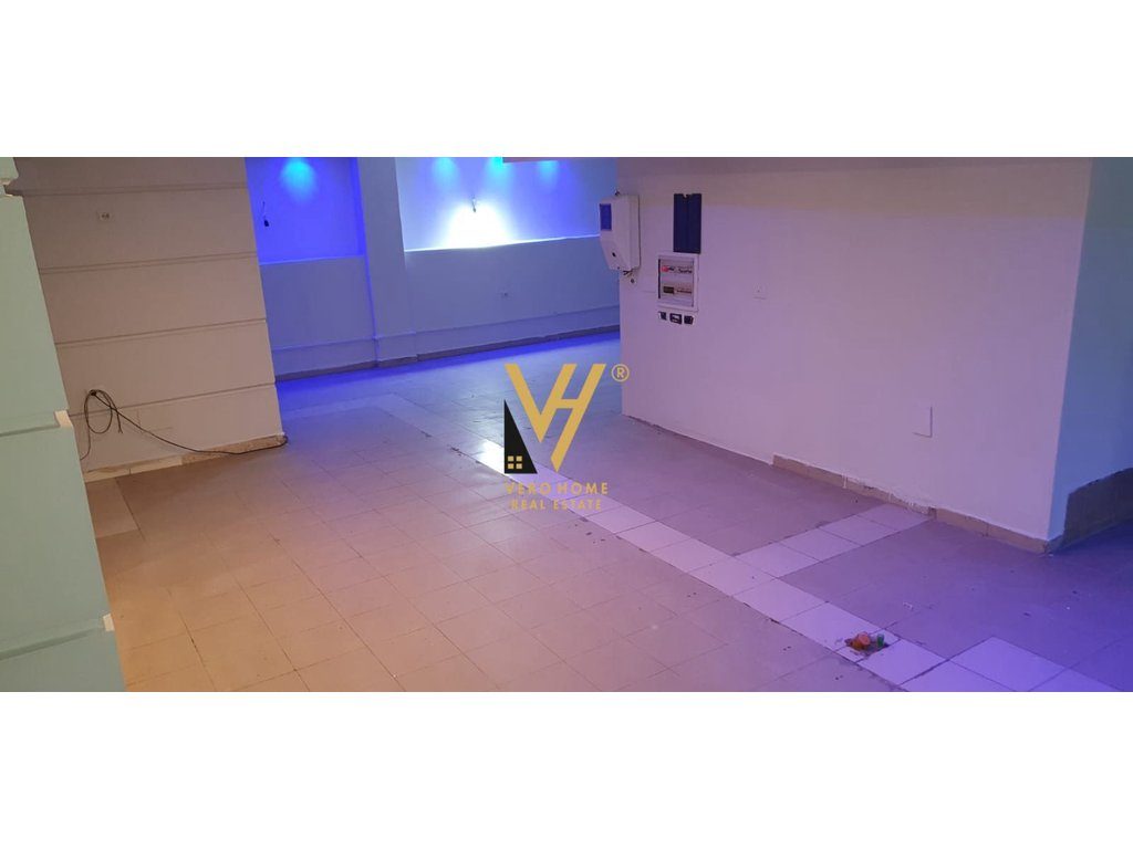 JEPET AMBIENT 171 M2 ME QERA NE VASI SHANTO 750 EURO 3