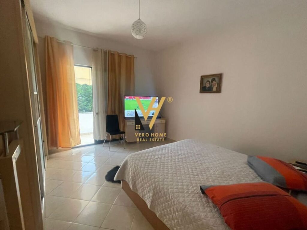 Shitet shtepi private ne zonen e Lundres 200 m2 2