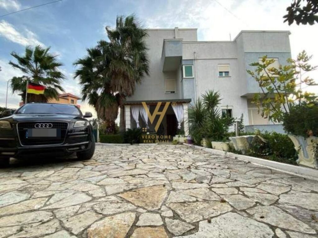 Jepet Vile Duplex me qera te Rruga Shote Galica 550 m2