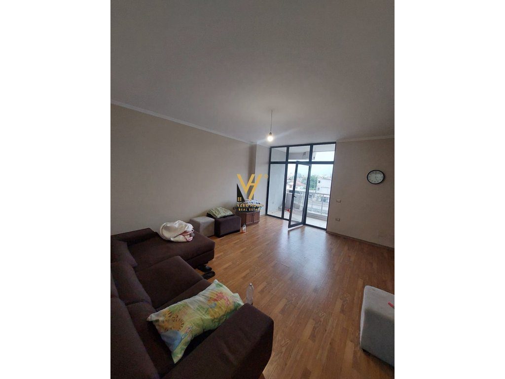 JEPET ZYRE 130 M2 ME QERA TE UNAZA E RE 80.000 LEKE 1