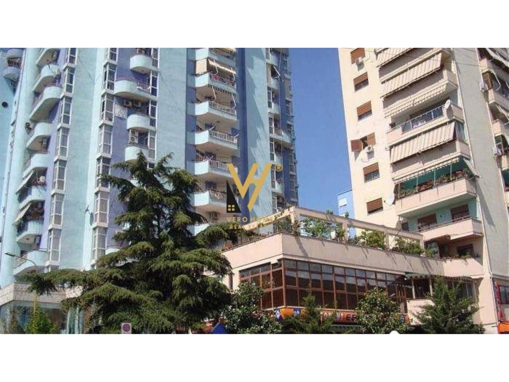JEPET ZYRE 145 M2 ME QIRA TE ISH EKSPOZITA 1.350 EURO 1