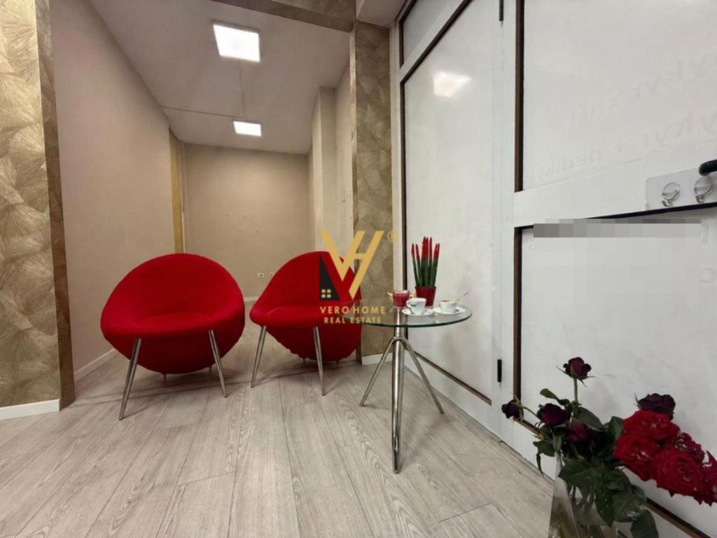SHITET AMBIENT KOMERCIAL 41 M2 TE RRUGA E KAVAJES 120.000 EURO 1