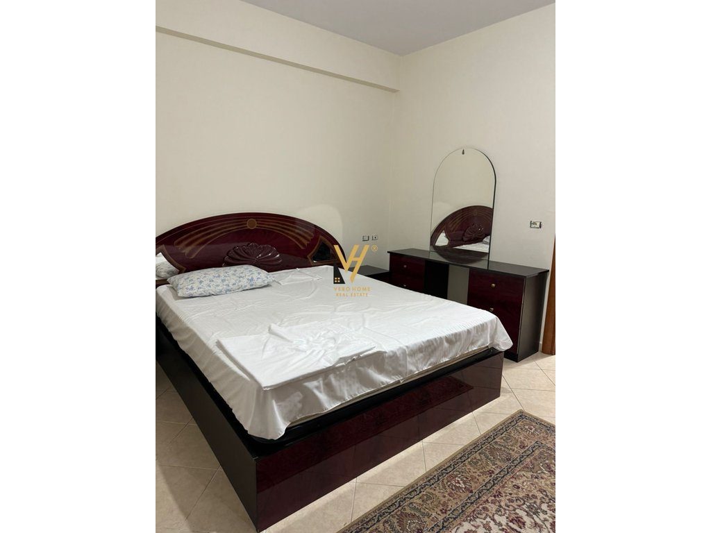 JEPET APARTAMENT 2+1+2+BLK ME QERA TE KOMUNA E PARISIT 70.000 LEKE 3
