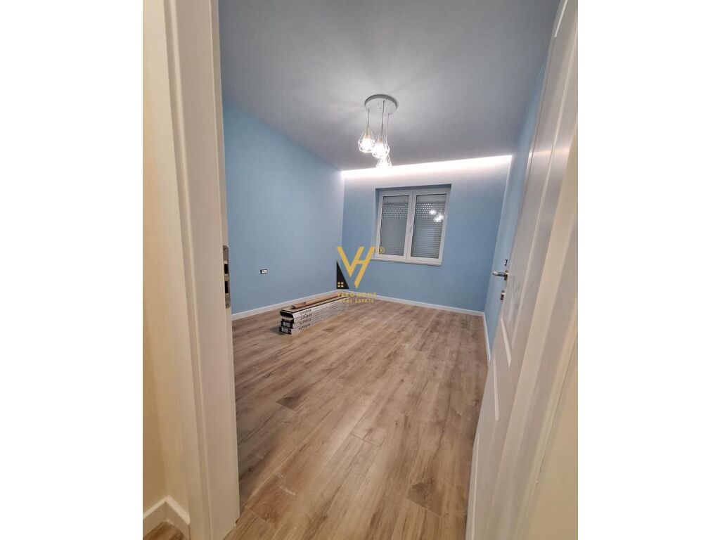 Shitet Apartament 2+1+ballkon ne Qender 100 m2