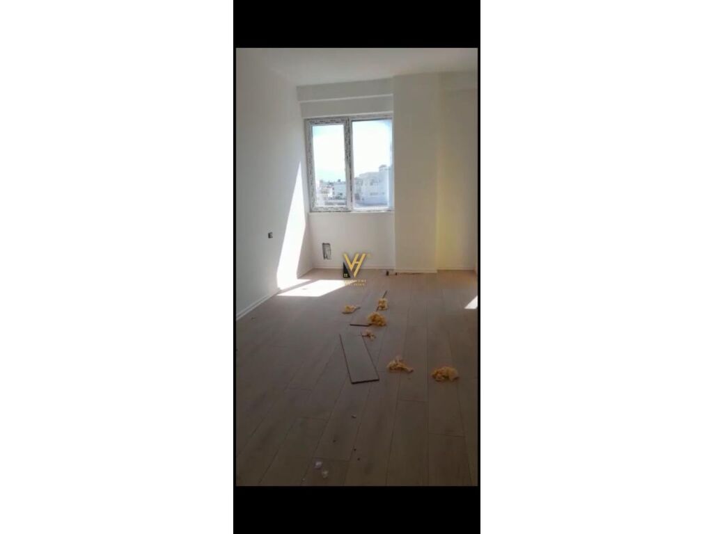 Shitet apartament 2+1 te Rruga 3 Deshmoret 95 m2 3