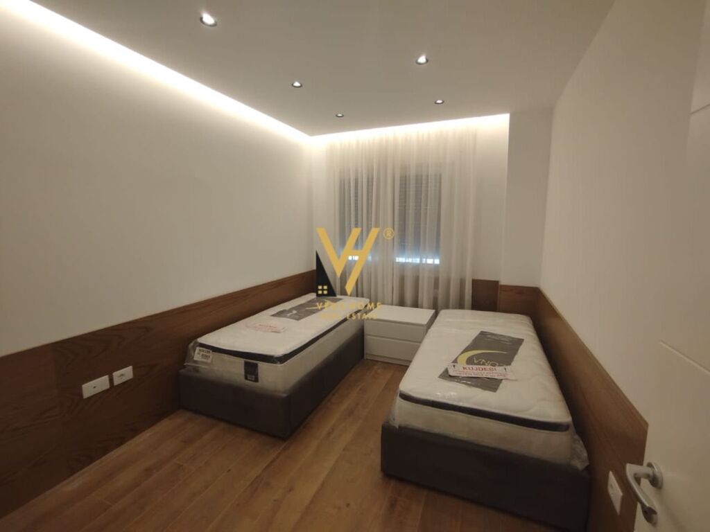 Jepet Apartament 2+1+2+post parkimi me qera te Kodra e Diellit 110 m2