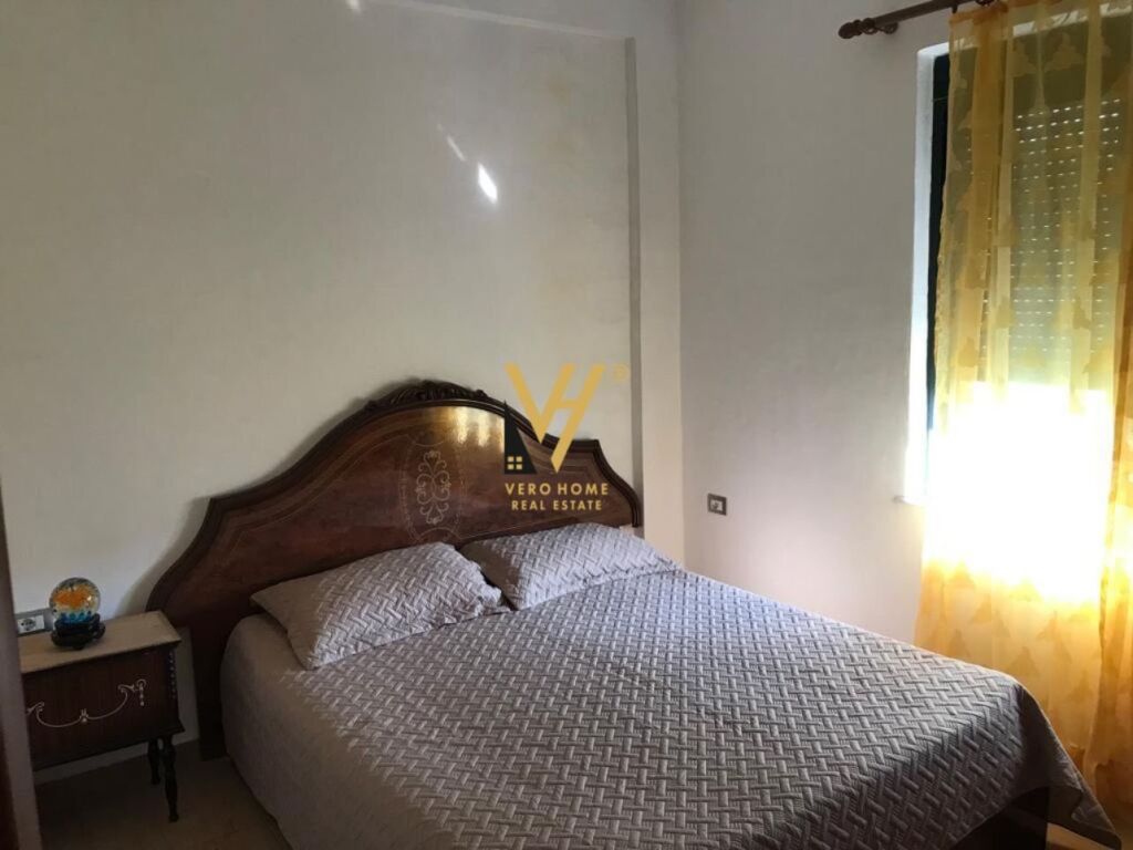 Shitet vile 2 kateshe te Rruga 3 Vellezrit Kondi 542 m2 2