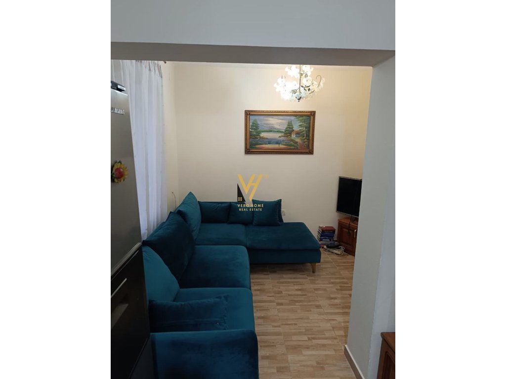 JEPET HYRJE 2+1 ME QIRA TE RRUGA DRITAN HOXHA 50.000 LEKE