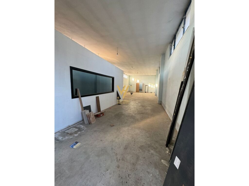Jepet Magazine me qera pran Brunes ne rruge kryesore 400 m2