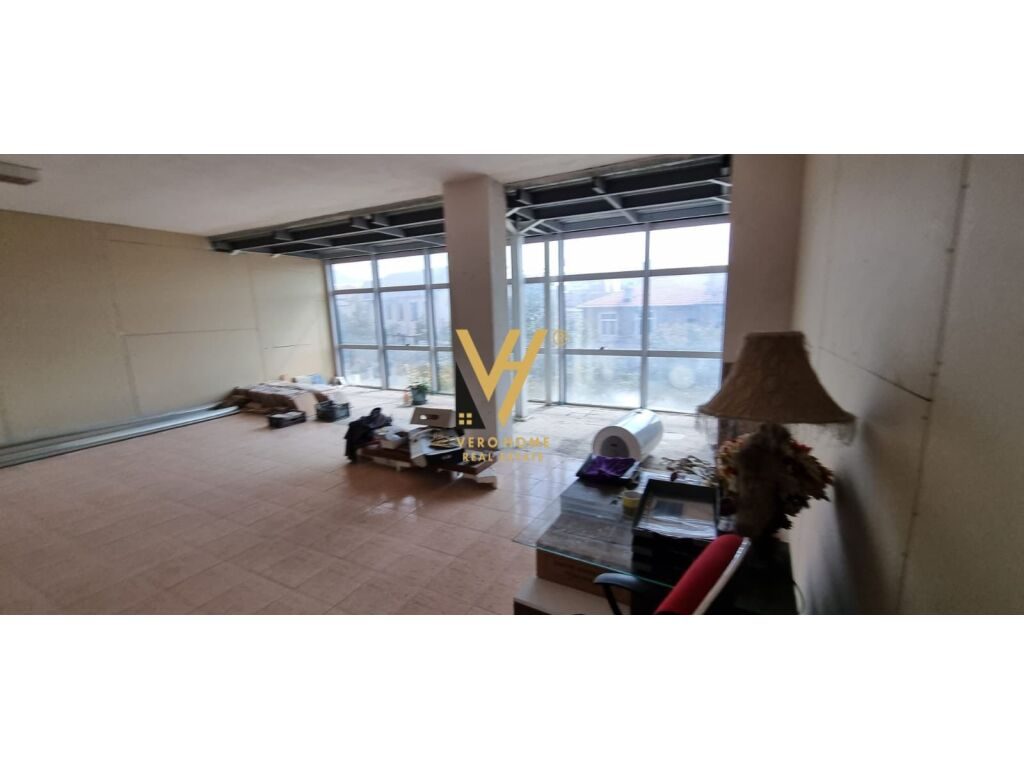 Jepet ambjent komercial me qera ne Kinostudio 250 m2 4
