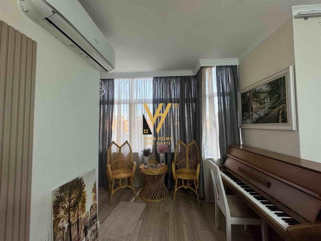 JEPET APARTAMENT 3+1+2+BLK ME QERA TE GJYKATA E RRETHIT 1.050 EURO 3
