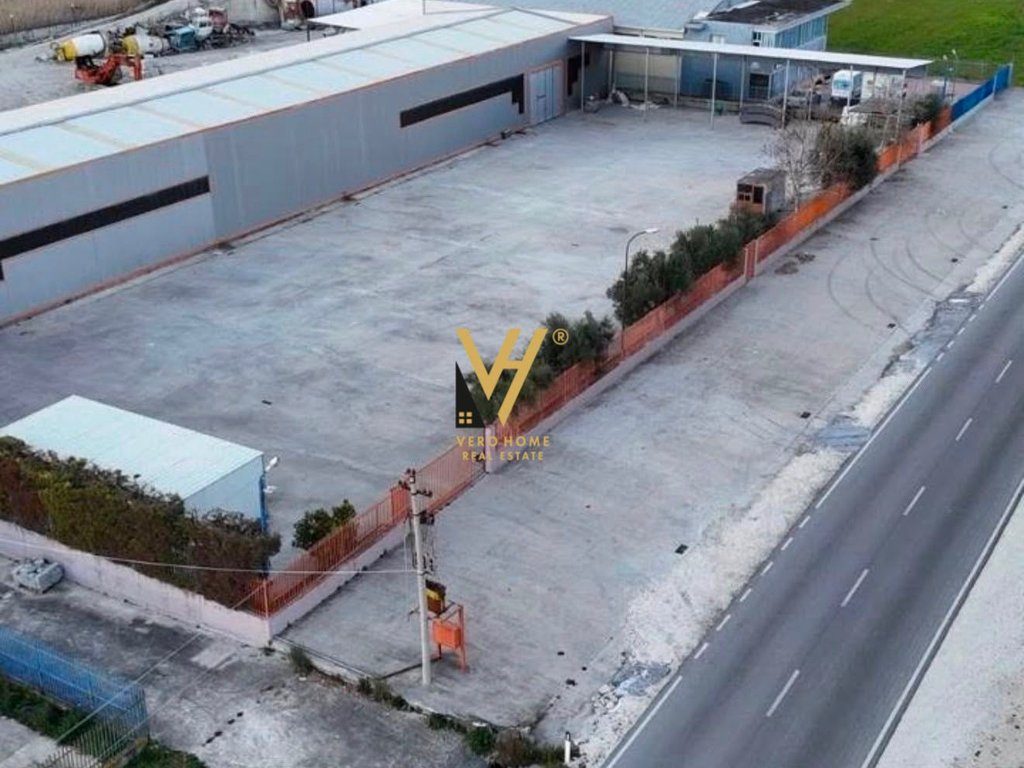 SHITET AMBIENT INDUSTRIAL 7.190 M2 NË LEVAN FIER 800.000 EURO 2