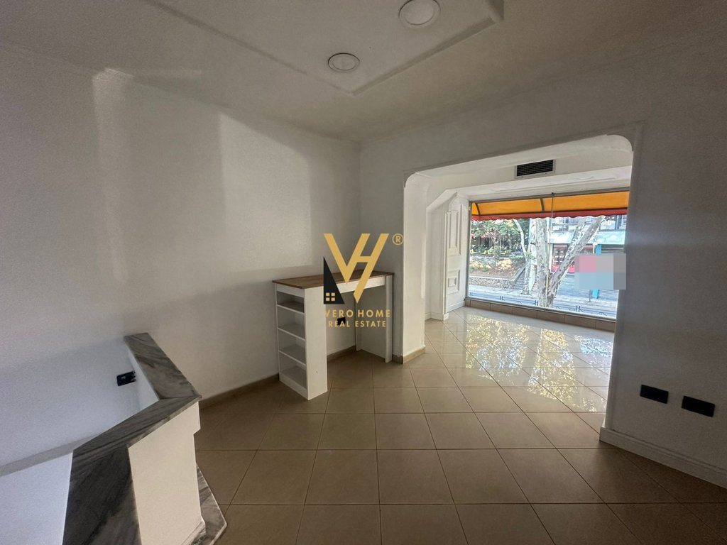 JEPET AMBIENT BIZNESI 113 M2 ME QERA RRUGA FERIT XHAJKO 100.000 LEKE 2
