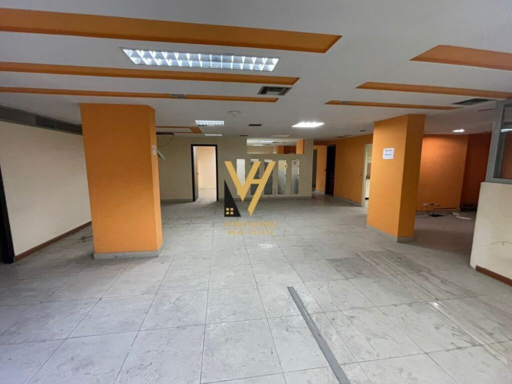 Jepet Ambient Biznesi me qera te Ish Blloku 700 m2 1