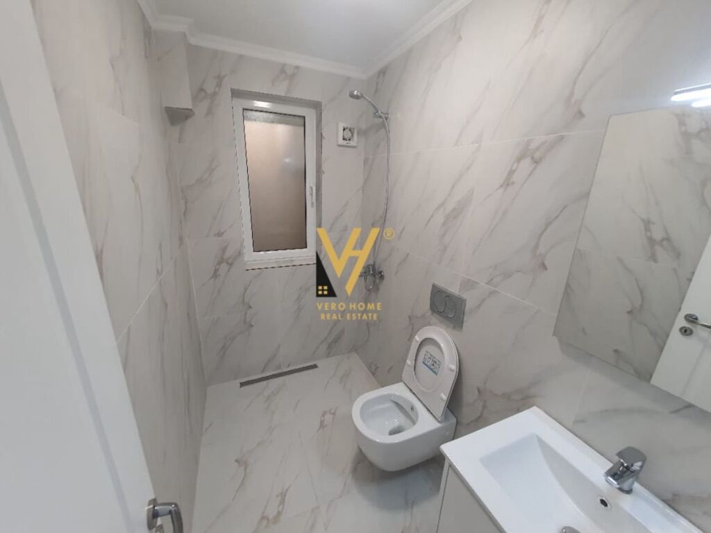 Jepet zyre me qera te Tregu Cam 120 m2 2
