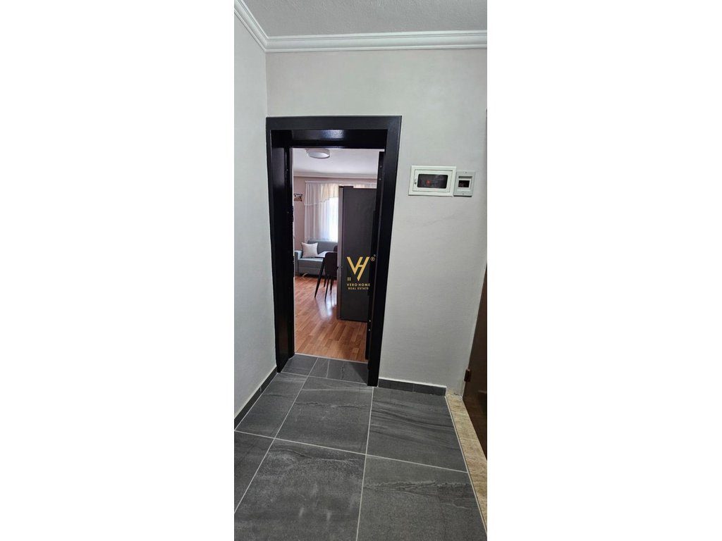 JEPET APARTAMENT 1+1+BLK ME QERA TEK ISH TREGU ELEKTRIK 50.000 LEKE 4