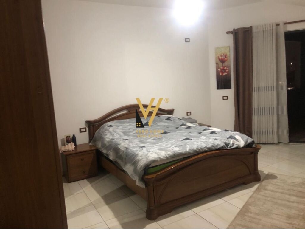 Jepet Apartament 2+1+ballkon me qera te Unaza e Re 120 m2 2