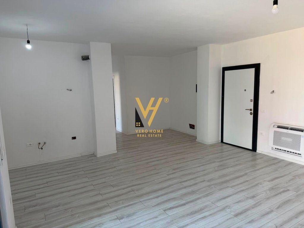JEPET ZYRE 105 M2 ME QIRA TE BULEVARDI I RI 80.000 LEKE