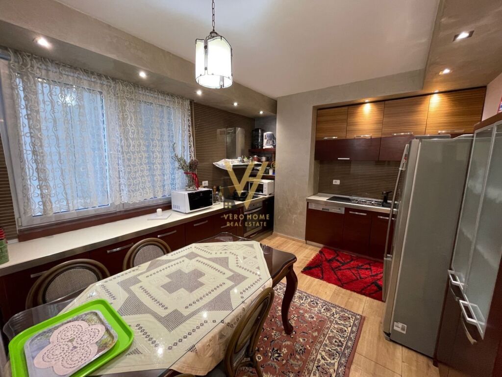 Shitet apartament 3+1+2 + dy posta Parkimi tek Shallvaret 127 m2 2