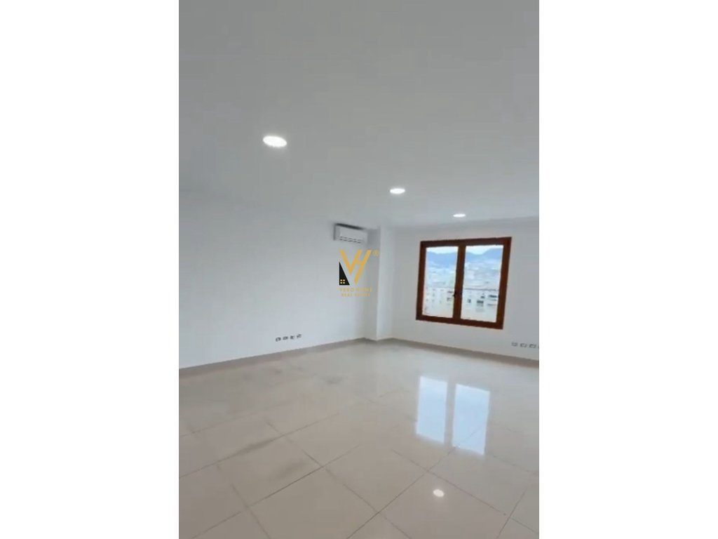 JEPET ZYRE 187 M2 ME QIRA TE HILTON 250.000 LEKE