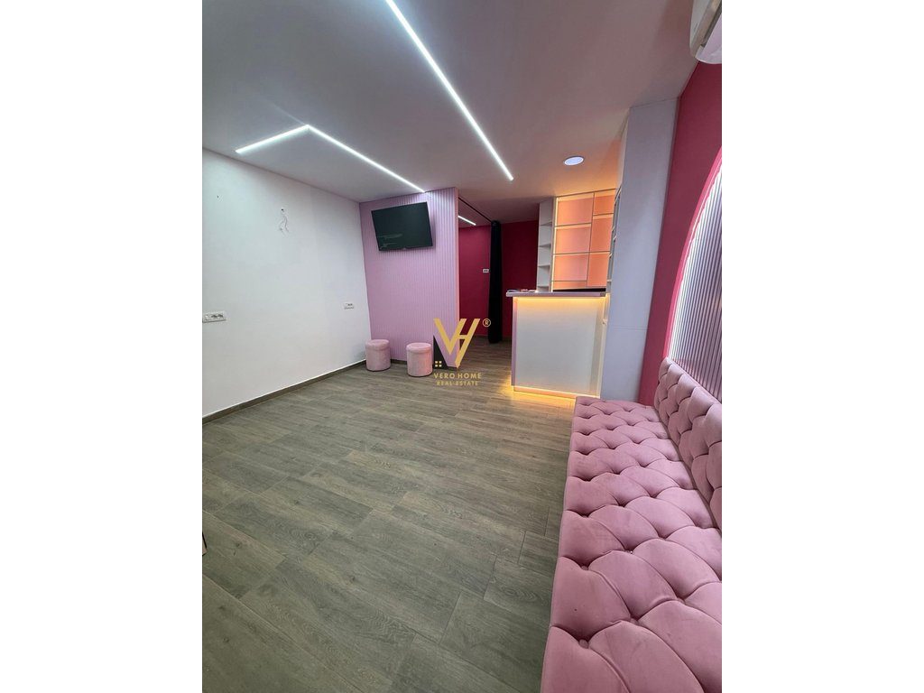 JEPET ZYRE 40 M2 ME QERA TE TOM DOSHI, SHKOZE 35.000 LEKE