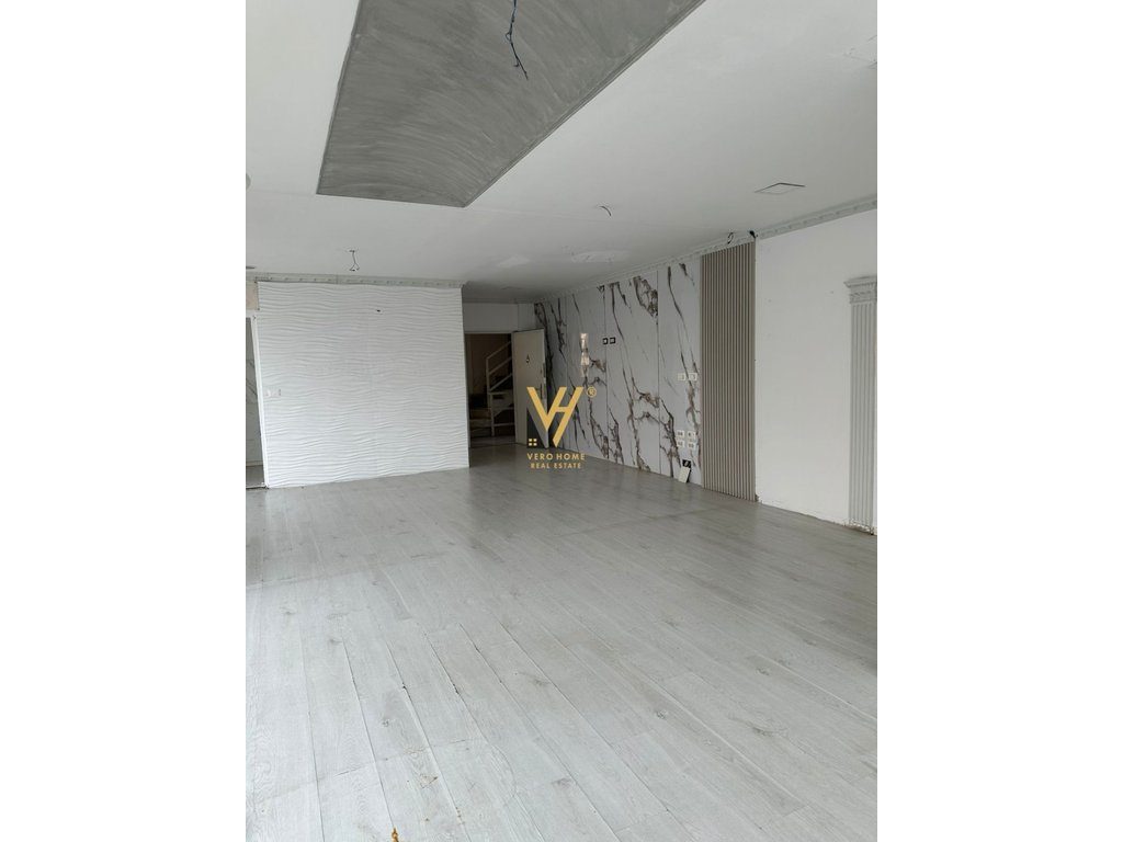 SHITET ZYRE 72 M2 TE MOZAIKU 260.000 EURO