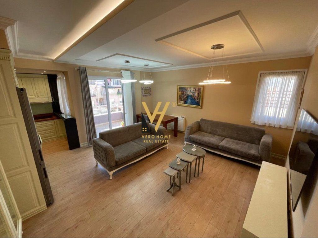 JEPET APARTAMENT 3+1+BLK ME QIRA TE LIQENI I THATE 1.000 EURO