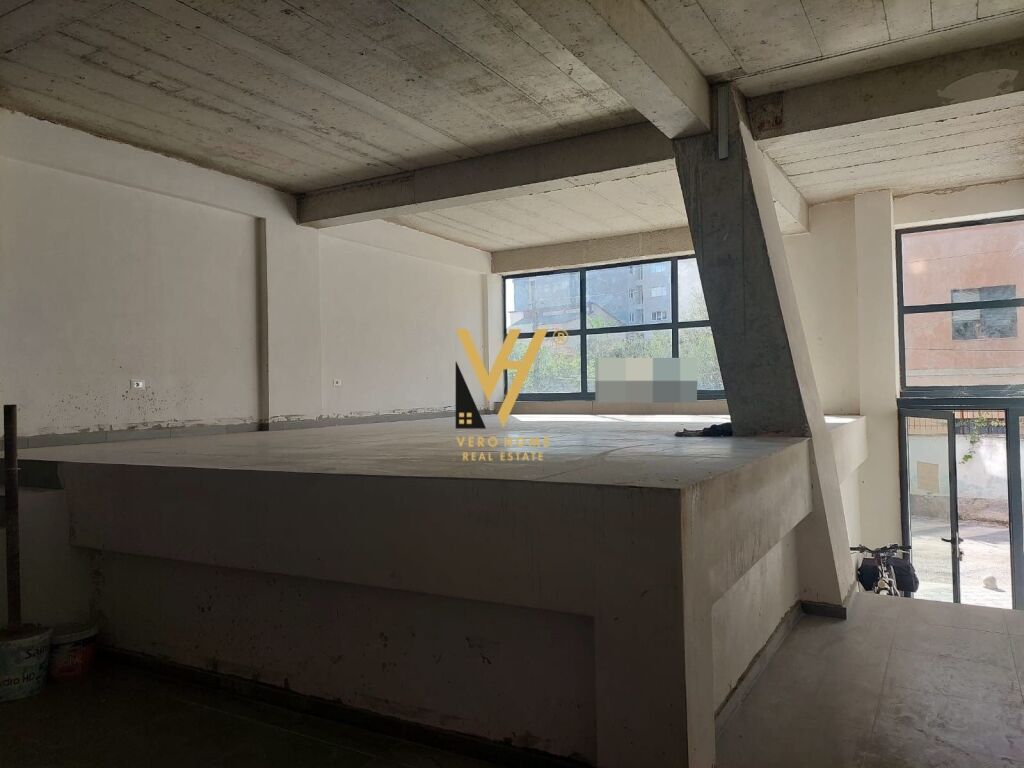 Jepet Dyqan me qera te Rruga Qemal Stafa 146 m2 2
