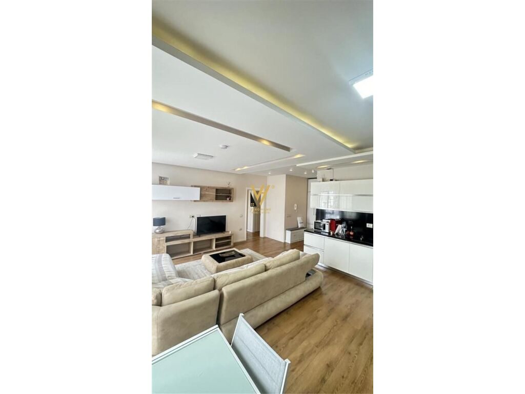 Jepet Apartament 2+1+2+ballkon me qera te Qendra Kristal 114 m2 2