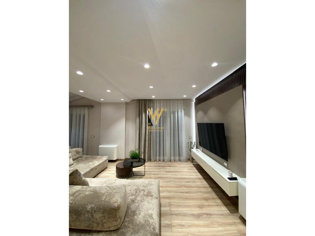 SHITET APARTAMENT 3+1+VERANDE TE REZ.PLATEA, FRESK 360.000 EURO