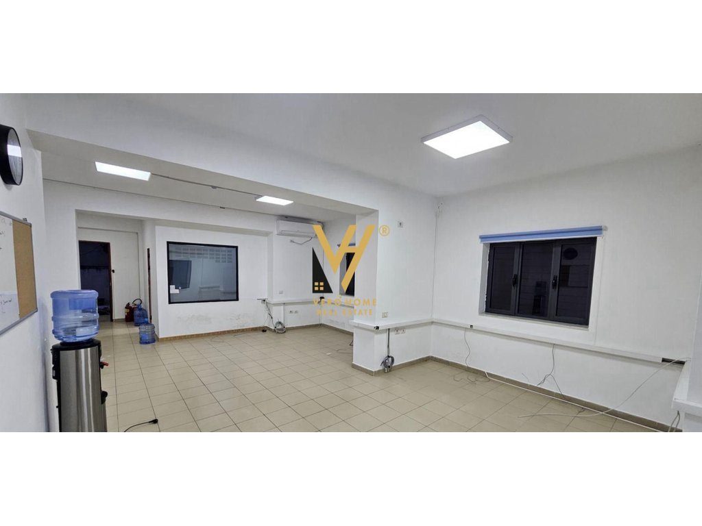 JEPET AMBIENT 140M2 ME QERA, TE PAZARI I RI 900 EURO