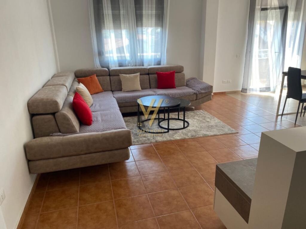 Jepet Apartament 3+1 me qera te Qyteti i Studentit 144 m2 4