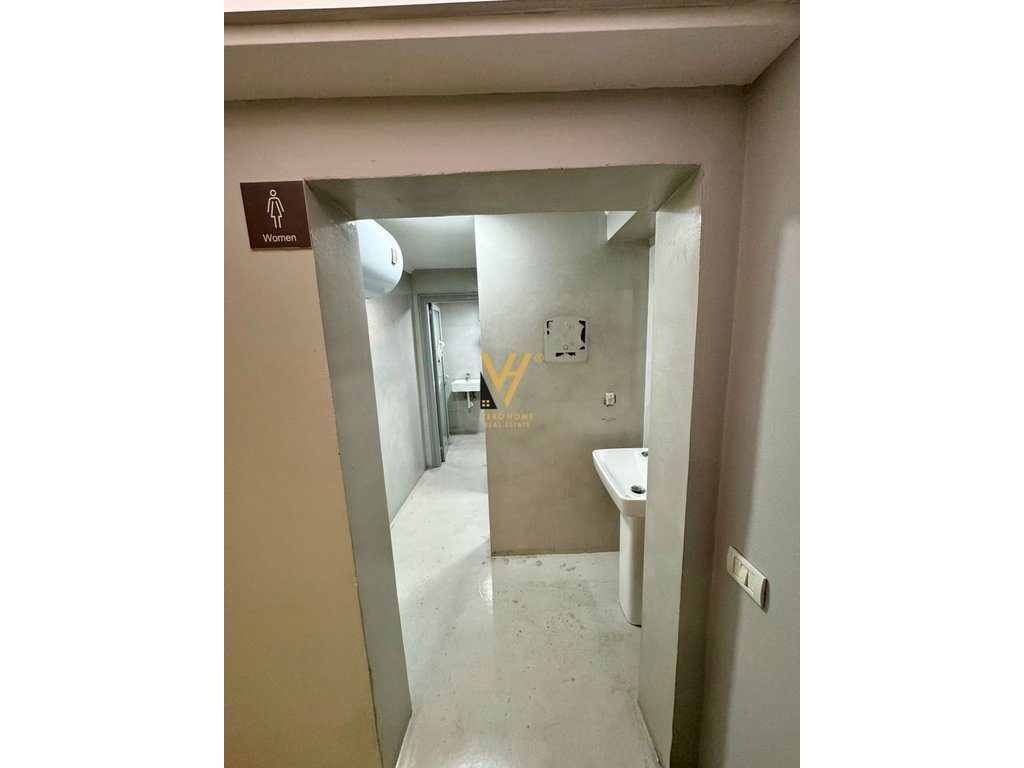 JEPET AMBJENT BIZNESI 655 M2 ME QERA TE RRUGA E KAVAJES 5.800 EURO 4