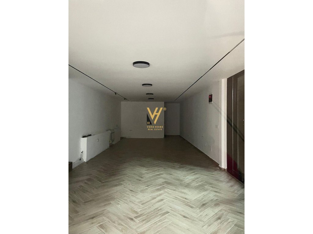 JEPET ZYRE 62 M2 ME QIRA TE RRUGA DIBRES 1.200 EURO