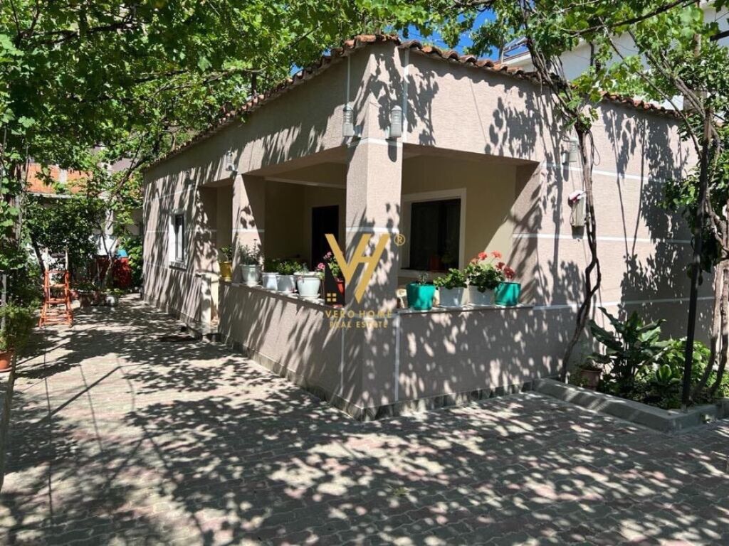 Shitet shtepi private 2+1+ toke prane American 2 100m2+400m2 toke 3