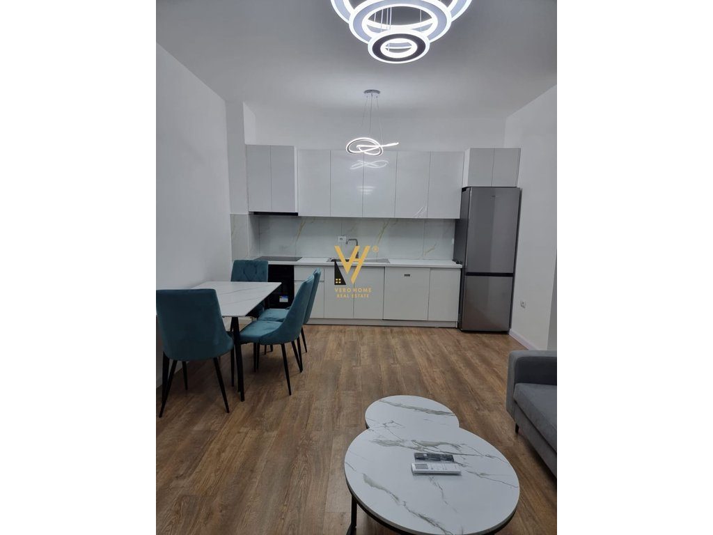 JEPET APARTAMENT 1+1+BLK ME QERA TE KOMUNA PARISIT 85.000 LEKE 2