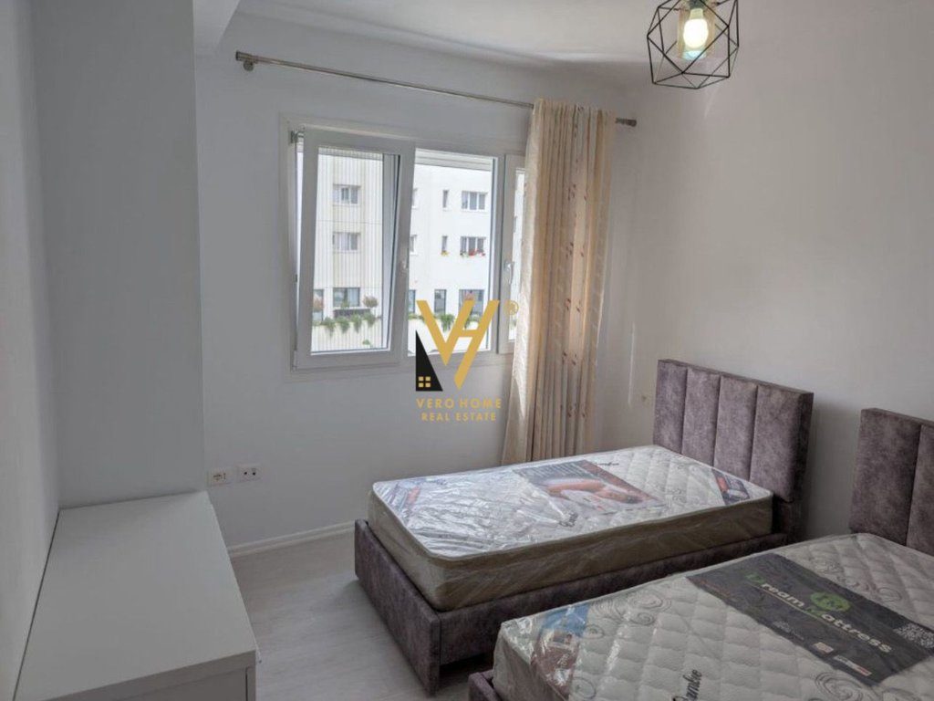 JEPET APARTAMENT 2+1+BLK ME QERA TE UNAZA E RE 700 EURO 4