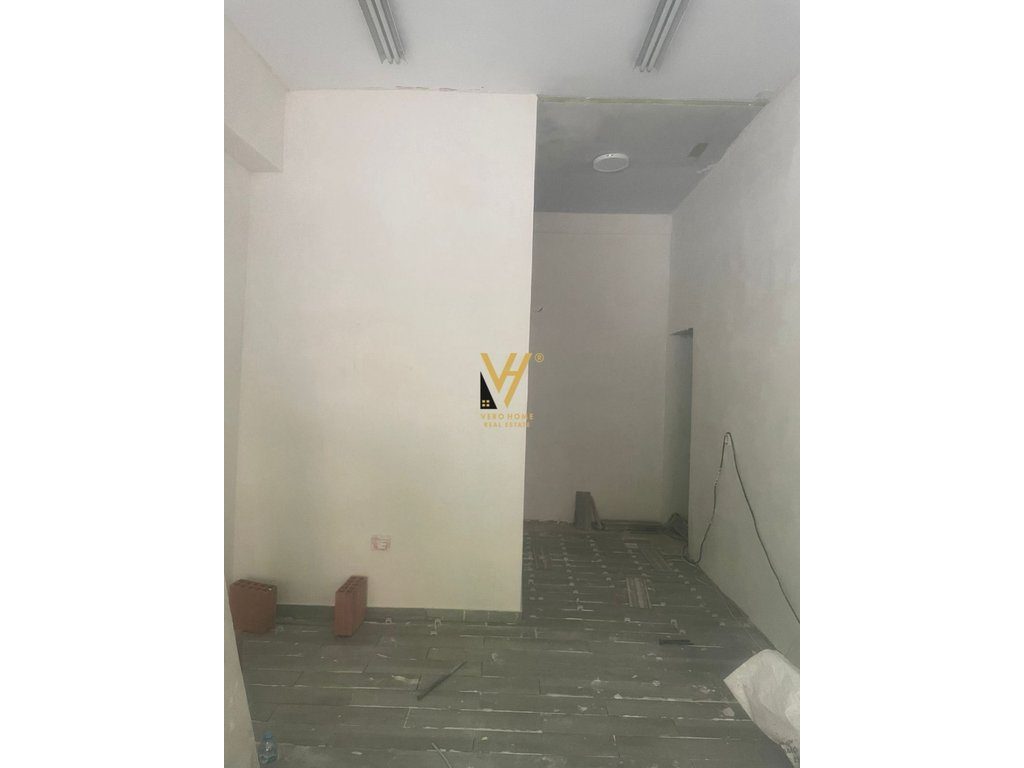 JEPET AMBIENT 27M2 ME QERA TEK RRUGA BARDHYL 900 EURO