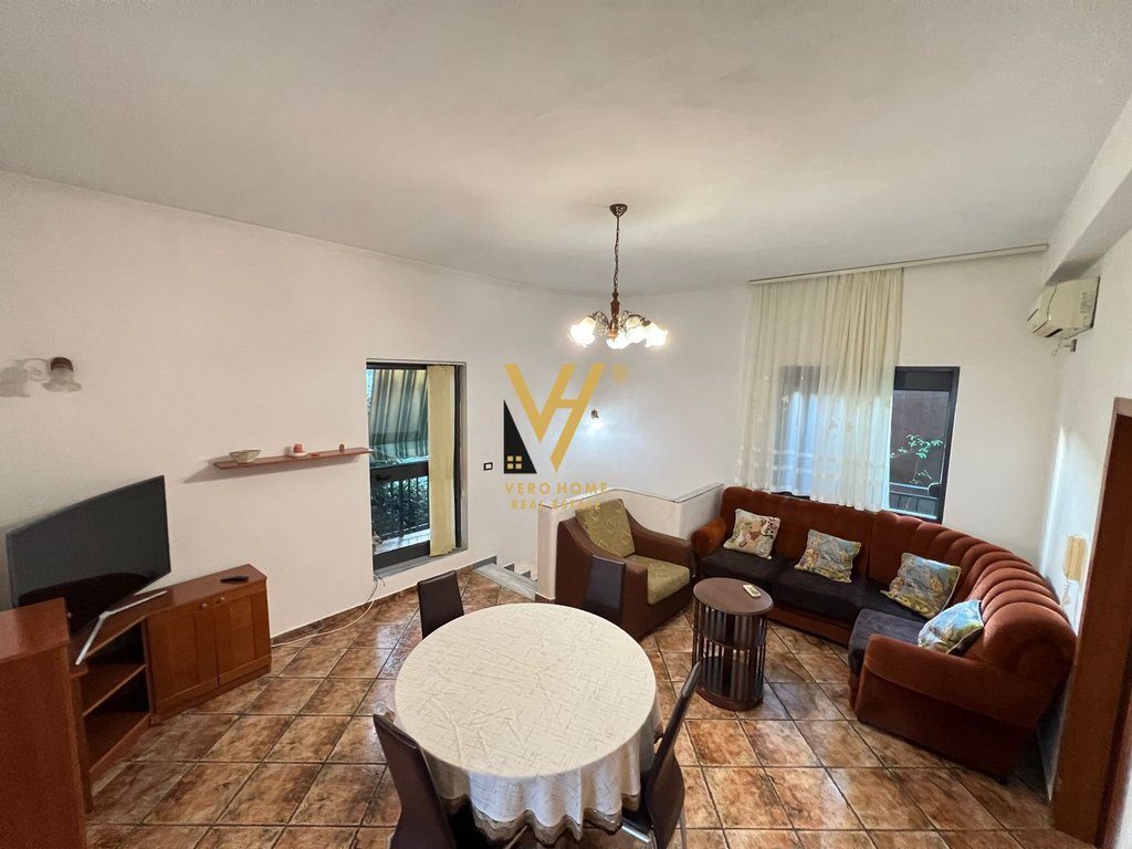 JEPET APARTAMENT 2+1+3BLK ME QIRA TE RRUGA E DURRESIT 60.000 LEKE