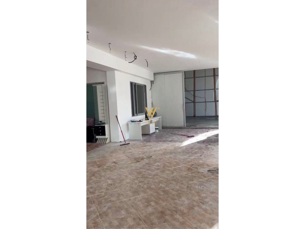 JEPET AMBIENT BIZNESI 800 M2 TE AUT.TR-DR 400.000 LEKE 2