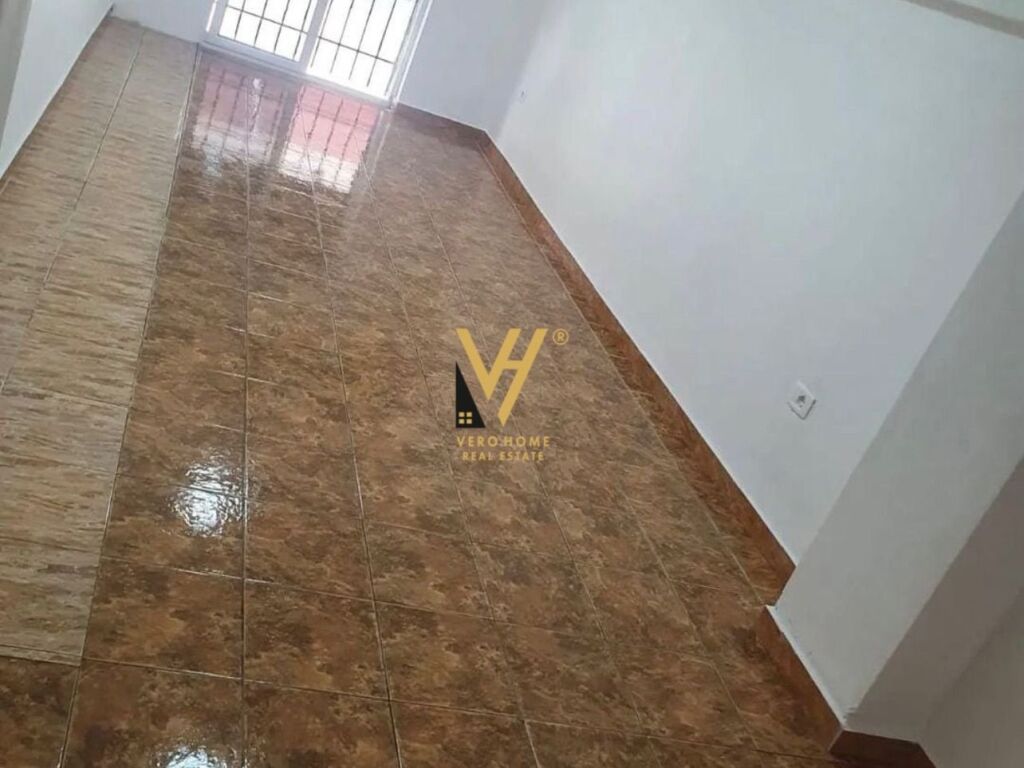 Jepet Dyqan me qera ne Kombinat 20 m2