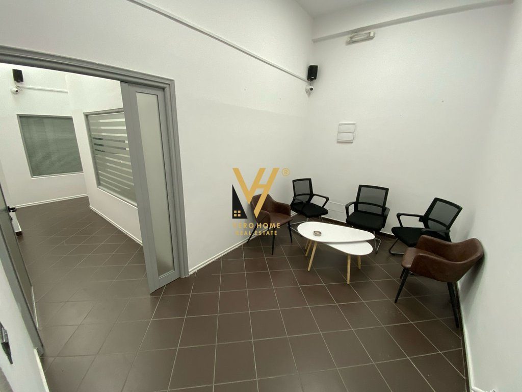 JEPET ZYRE 300 M2 ME QERA TE KOMUNA E PARISIT 2.850 EURO 3