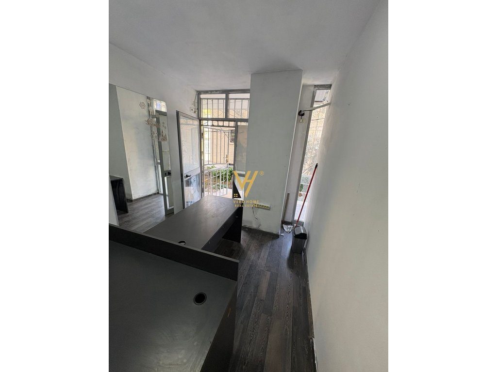 JEPET ZYRE 15 M2 ME QIRA TE KOMUNA E PARISIT 15.000 LEKE 3