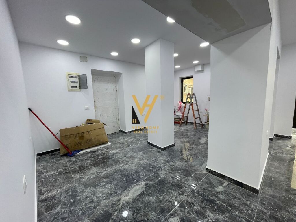 Shitet dyqan te Kryqezimi i Rruges se Kosovareve 70 m2 4